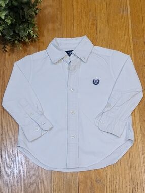 Chaps White Long-Sleeve Button-Down Shirt with Navy Crest